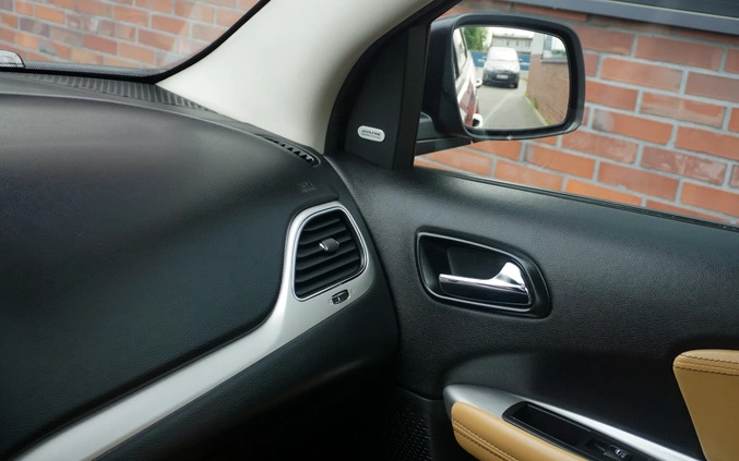 Fiat Freemont cena 49900 przebieg: 149000, rok produkcji 2014 z Mysłowice małe 704